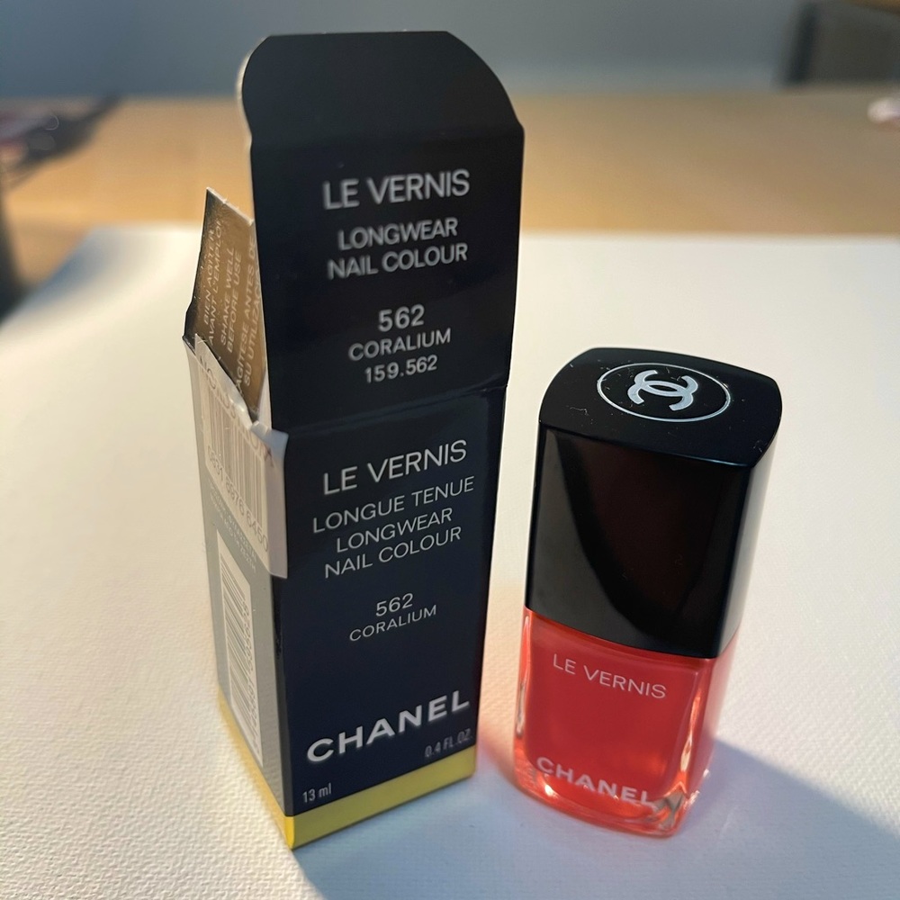 Chanel Le Vernis Longwear Nail Polish in Coralium